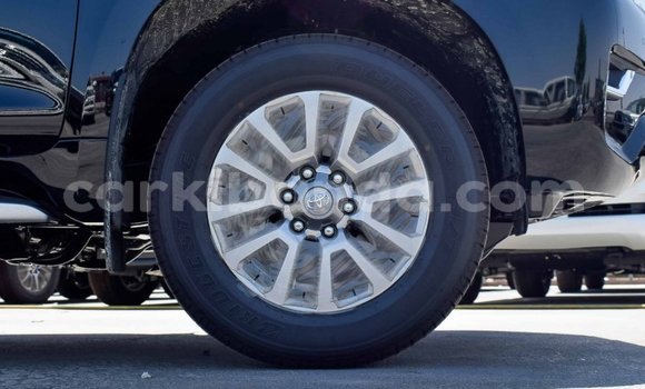 Nunua Mpya Toyota Land Cruiser Prado Nyeusi Gari ndani ya Import - Dubai nchini Uganda Nunua Mpya Toyota Land Cruiser Prado Nyeusi Gari ndani ya Import - Dubai nchini Uganda