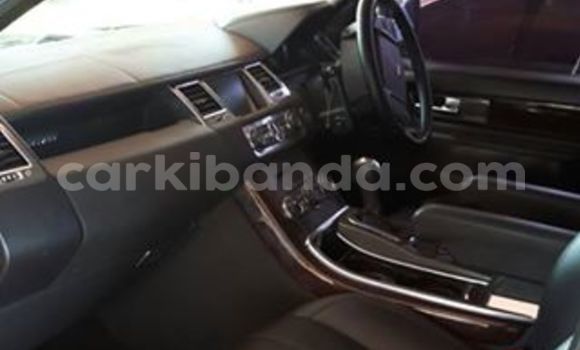 Gura Yakoze Land Rover Range Rover Black Imodoka i Kampala mu Uganda Gura Yakoze Land Rover Range Rover Black Imodoka i Kampala mu Uganda