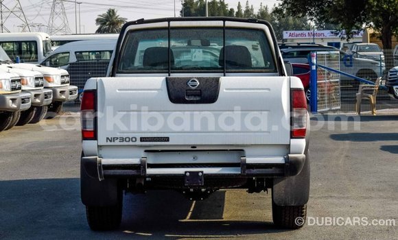 Gura Imported Nissan NP 300 White Imodoka i Import - Dubai mu Uganda Gura Imported Nissan NP 300 White Imodoka i Import - Dubai mu Uganda