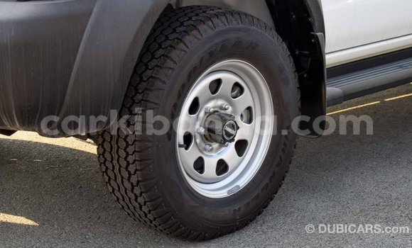 Gura Imported Nissan NP 300 White Imodoka i Import - Dubai mu Uganda Gura Imported Nissan NP 300 White Imodoka i Import - Dubai mu Uganda