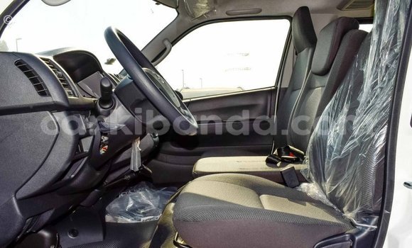 Gura Imported Toyota Hiace White Imodoka i Import - Dubai mu Uganda Gura Imported Toyota Hiace White Imodoka i Import - Dubai mu Uganda