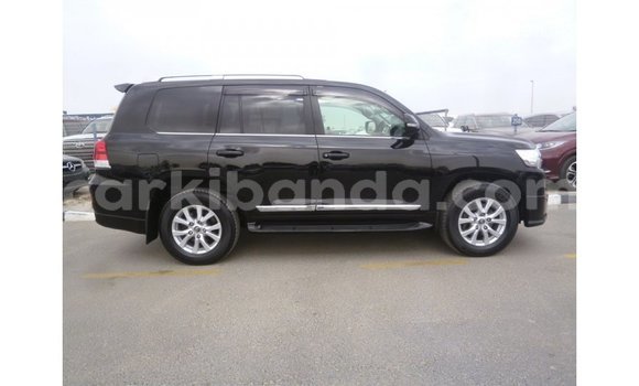 Nunua Imported Toyota Land Cruiser Nyeusi Gari ndani ya Import - Dubai nchini Uganda Nunua Imported Toyota Land Cruiser Nyeusi Gari ndani ya Import - Dubai nchini Uganda
