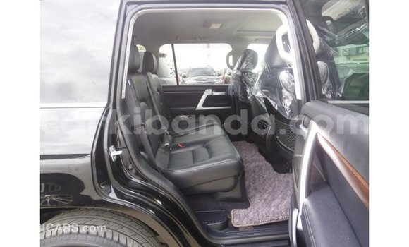 Nunua Imported Toyota Land Cruiser Nyeusi Gari ndani ya Import - Dubai nchini Uganda Nunua Imported Toyota Land Cruiser Nyeusi Gari ndani ya Import - Dubai nchini Uganda