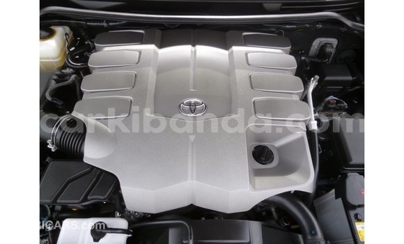 Nunua Imported Toyota Land Cruiser Nyeusi Gari ndani ya Import - Dubai nchini Uganda Nunua Imported Toyota Land Cruiser Nyeusi Gari ndani ya Import - Dubai nchini Uganda
