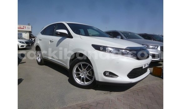Acheter Import Voiture Toyota Harrier Blanc à Import - Dubai, Ouganda Acheter Import Voiture Toyota Harrier Blanc à Import - Dubai, Ouganda