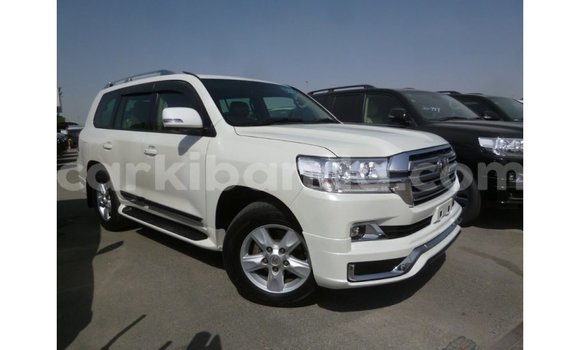 Nunua Imported Toyota Land Cruiser Nyeupe Gari ndani ya Import - Dubai nchini Uganda Nunua Imported Toyota Land Cruiser Nyeupe Gari ndani ya Import - Dubai nchini Uganda