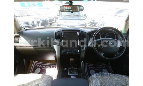 Nunua Imported Toyota Land Cruiser Nyeupe Gari ndani ya Import - Dubai nchini Uganda Nunua Imported Toyota Land Cruiser Nyeupe Gari ndani ya Import - Dubai nchini Uganda