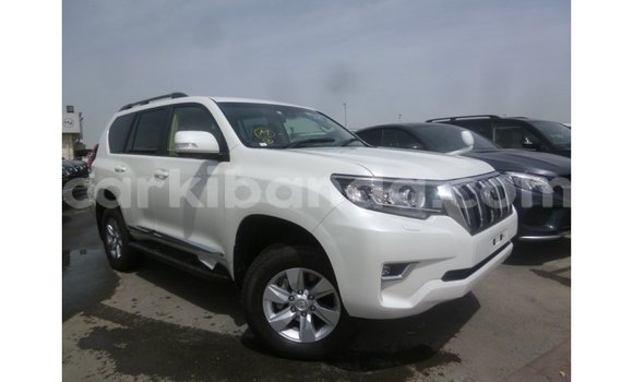 Acheter Import Voiture Toyota Prado Blanc à Import - Dubai, Ouganda Acheter Import Voiture Toyota Prado Blanc à Import - Dubai, Ouganda
