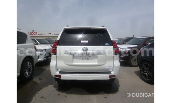 Acheter Import Voiture Toyota Prado Blanc à Import - Dubai, Ouganda Acheter Import Voiture Toyota Prado Blanc à Import - Dubai, Ouganda