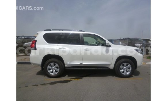 Acheter Import Voiture Toyota Prado Blanc à Import - Dubai, Ouganda Acheter Import Voiture Toyota Prado Blanc à Import - Dubai, Ouganda