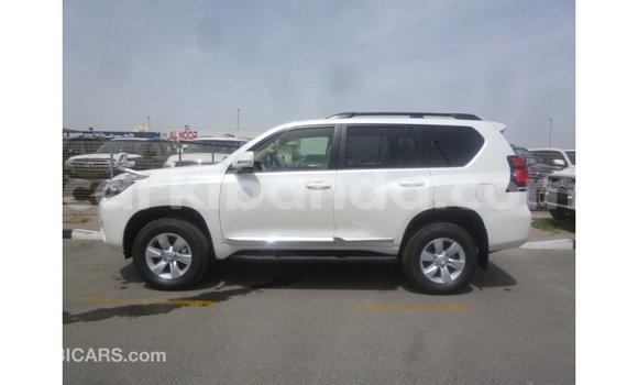 Acheter Import Voiture Toyota Prado Blanc à Import - Dubai, Ouganda Acheter Import Voiture Toyota Prado Blanc à Import - Dubai, Ouganda