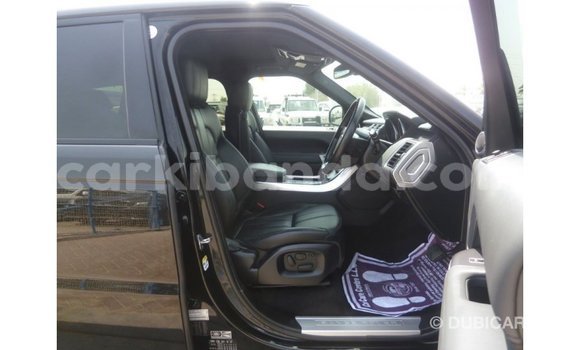 Gura Imported Land Rover Range Rover Black Imodoka i Import - Dubai mu Uganda Gura Imported Land Rover Range Rover Black Imodoka i Import - Dubai mu Uganda