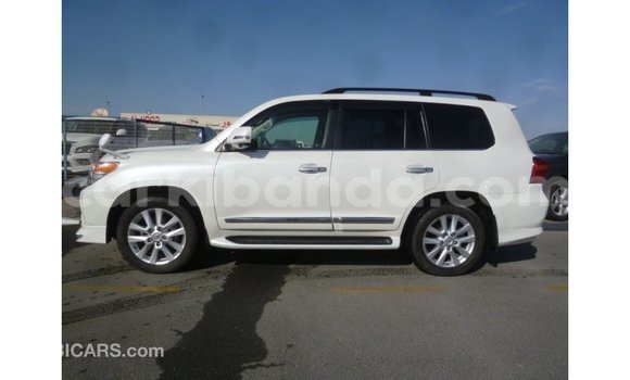 Nunua Imported Toyota Land Cruiser Nyeupe Gari ndani ya Import - Dubai nchini Uganda Nunua Imported Toyota Land Cruiser Nyeupe Gari ndani ya Import - Dubai nchini Uganda
