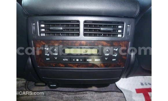 Nunua Imported Toyota Land Cruiser Nyeupe Gari ndani ya Import - Dubai nchini Uganda Nunua Imported Toyota Land Cruiser Nyeupe Gari ndani ya Import - Dubai nchini Uganda