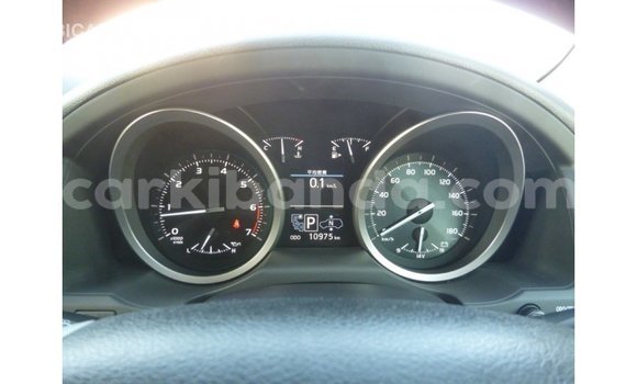 Nunua Imported Toyota Land Cruiser Nyeupe Gari ndani ya Import - Dubai nchini Uganda Nunua Imported Toyota Land Cruiser Nyeupe Gari ndani ya Import - Dubai nchini Uganda