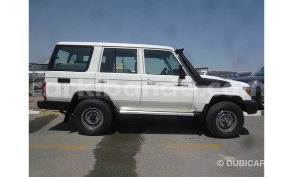 Gura Imported Toyota Land Cruiser White Imodoka i Import - Dubai mu Uganda Gura Imported Toyota Land Cruiser White Imodoka i Import - Dubai mu Uganda