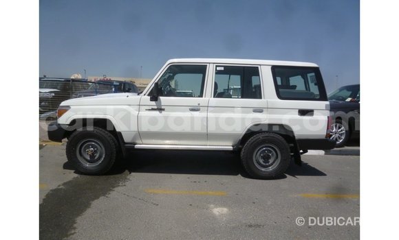Gura Imported Toyota Land Cruiser White Imodoka i Import - Dubai mu Uganda Gura Imported Toyota Land Cruiser White Imodoka i Import - Dubai mu Uganda