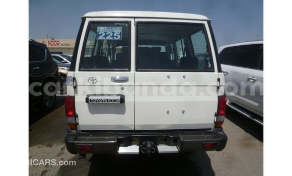 Gura Imported Toyota Land Cruiser White Imodoka i Import - Dubai mu Uganda Gura Imported Toyota Land Cruiser White Imodoka i Import - Dubai mu Uganda