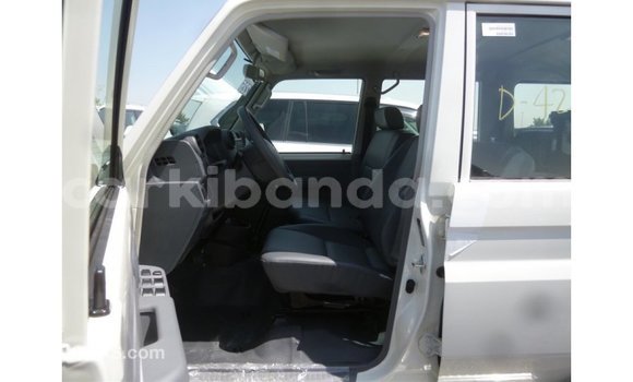 Gura Imported Toyota Land Cruiser White Imodoka i Import - Dubai mu Uganda Gura Imported Toyota Land Cruiser White Imodoka i Import - Dubai mu Uganda
