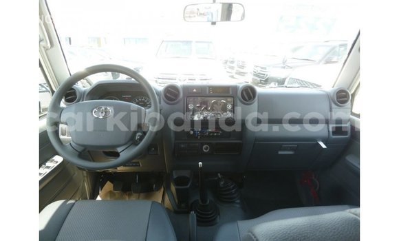 Gura Imported Toyota Land Cruiser White Imodoka i Import - Dubai mu Uganda Gura Imported Toyota Land Cruiser White Imodoka i Import - Dubai mu Uganda