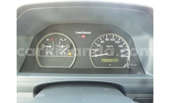 Gura Imported Toyota Land Cruiser White Imodoka i Import - Dubai mu Uganda Gura Imported Toyota Land Cruiser White Imodoka i Import - Dubai mu Uganda