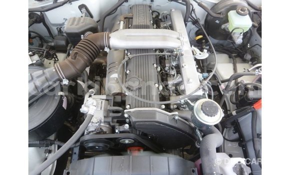 Gura Imported Toyota Land Cruiser White Imodoka i Import - Dubai mu Uganda Gura Imported Toyota Land Cruiser White Imodoka i Import - Dubai mu Uganda