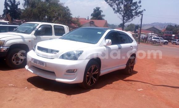 Gura Yakoze Toyota Harrier Black Imodoka i Kampala mu Uganda Gura Yakoze Toyota Harrier Black Imodoka i Kampala mu Uganda