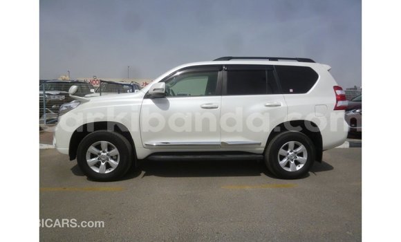 Nunua Imported Toyota Prado Nyeupe Gari ndani ya Import - Dubai nchini Uganda Nunua Imported Toyota Prado Nyeupe Gari ndani ya Import - Dubai nchini Uganda