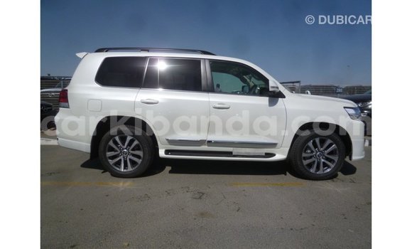 Gura Imported Toyota Land Cruiser White Imodoka i Import - Dubai mu Uganda Gura Imported Toyota Land Cruiser White Imodoka i Import - Dubai mu Uganda
