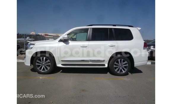 Gura Imported Toyota Land Cruiser White Imodoka i Import - Dubai mu Uganda Gura Imported Toyota Land Cruiser White Imodoka i Import - Dubai mu Uganda