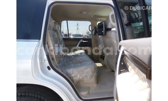 Gura Imported Toyota Land Cruiser White Imodoka i Import - Dubai mu Uganda Gura Imported Toyota Land Cruiser White Imodoka i Import - Dubai mu Uganda