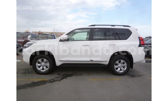 Nunua Imported Toyota Prado Nyeupe Gari ndani ya Import - Dubai nchini Uganda Nunua Imported Toyota Prado Nyeupe Gari ndani ya Import - Dubai nchini Uganda