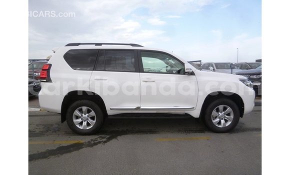Nunua Imported Toyota Prado Nyeupe Gari ndani ya Import - Dubai nchini Uganda Nunua Imported Toyota Prado Nyeupe Gari ndani ya Import - Dubai nchini Uganda