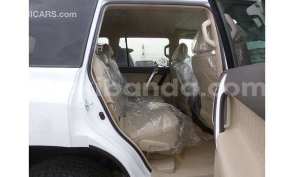 Nunua Imported Toyota Prado Nyeupe Gari ndani ya Import - Dubai nchini Uganda Nunua Imported Toyota Prado Nyeupe Gari ndani ya Import - Dubai nchini Uganda