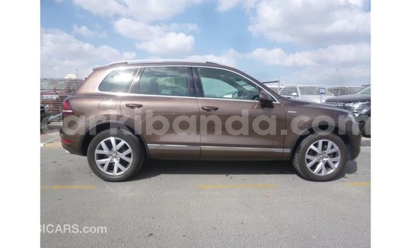 Nunua Imported Volkswagen Touareg Brown Gari ndani ya Import - Dubai nchini Uganda Nunua Imported Volkswagen Touareg Brown Gari ndani ya Import - Dubai nchini Uganda