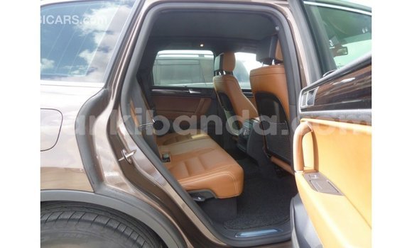 Nunua Imported Volkswagen Touareg Brown Gari ndani ya Import - Dubai nchini Uganda Nunua Imported Volkswagen Touareg Brown Gari ndani ya Import - Dubai nchini Uganda