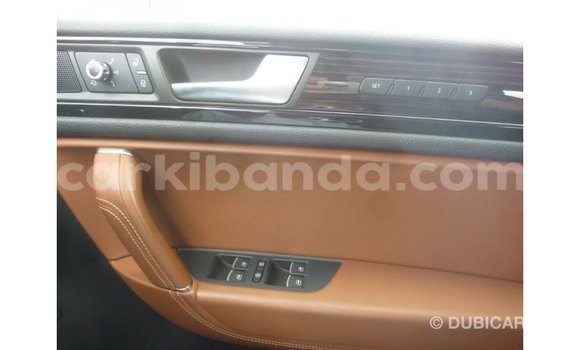 Nunua Imported Volkswagen Touareg Brown Gari ndani ya Import - Dubai nchini Uganda Nunua Imported Volkswagen Touareg Brown Gari ndani ya Import - Dubai nchini Uganda