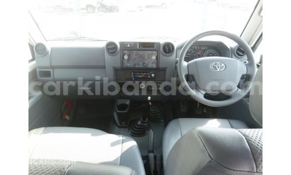 Buy Import Toyota Land Cruiser White Car in Import - Dubai in Uganda Buy Import Toyota Land Cruiser White Car in Import - Dubai in Uganda