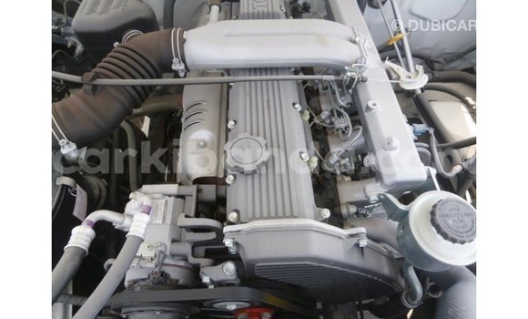 Nunua Imported Toyota Land Cruiser Nyeupe Gari ndani ya Import - Dubai nchini Uganda Nunua Imported Toyota Land Cruiser Nyeupe Gari ndani ya Import - Dubai nchini Uganda