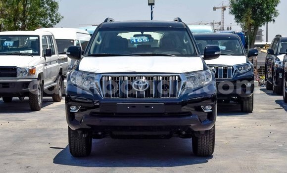 Nunua Mpya Toyota Land Cruiser Prado Nyeusi Gari ndani ya Amudat nchini Kaskazini Nunua Mpya Toyota Land Cruiser Prado Nyeusi Gari ndani ya Amudat nchini Kaskazini