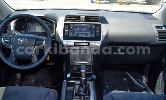Nunua Mpya Toyota Land Cruiser Prado Nyeusi Gari ndani ya Amudat nchini Kaskazini Nunua Mpya Toyota Land Cruiser Prado Nyeusi Gari ndani ya Amudat nchini Kaskazini