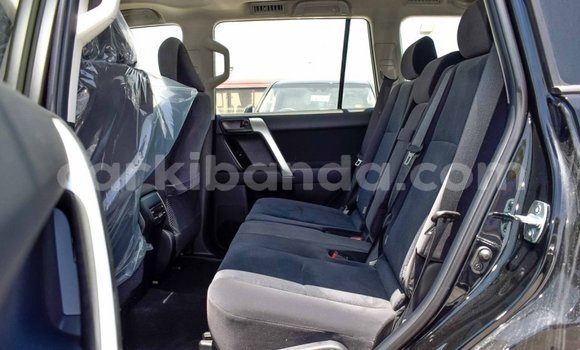 Nunua Mpya Toyota Land Cruiser Prado Nyeusi Gari ndani ya Amudat nchini Kaskazini Nunua Mpya Toyota Land Cruiser Prado Nyeusi Gari ndani ya Amudat nchini Kaskazini