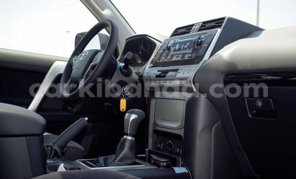 Nunua Mpya Toyota Land Cruiser Prado Nyeusi Gari ndani ya Amudat nchini Kaskazini Nunua Mpya Toyota Land Cruiser Prado Nyeusi Gari ndani ya Amudat nchini Kaskazini
