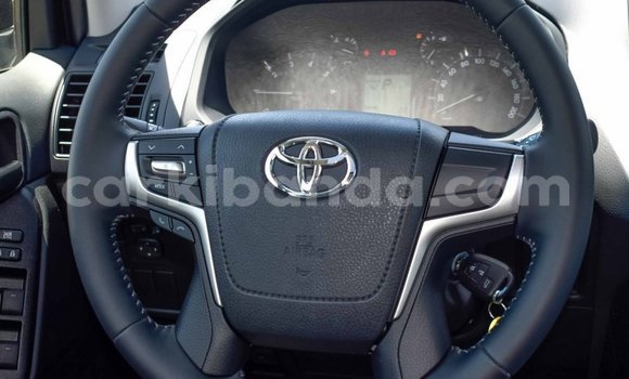 Nunua Mpya Toyota Land Cruiser Prado Nyeusi Gari ndani ya Amudat nchini Kaskazini Nunua Mpya Toyota Land Cruiser Prado Nyeusi Gari ndani ya Amudat nchini Kaskazini