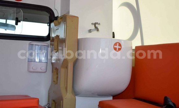 Nunua Mpya Toyota Land Cruiser Beige Gari ndani ya Adjumani nchini Kaskazini Nunua Mpya Toyota Land Cruiser Beige Gari ndani ya Adjumani nchini Kaskazini