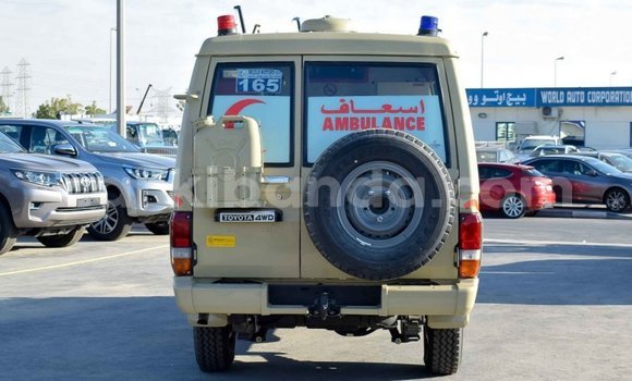 Nunua Mpya Toyota Land Cruiser Beige Gari ndani ya Adjumani nchini Kaskazini Nunua Mpya Toyota Land Cruiser Beige Gari ndani ya Adjumani nchini Kaskazini