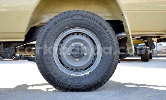 Nunua Mpya Toyota Land Cruiser Beige Gari ndani ya Adjumani nchini Kaskazini Nunua Mpya Toyota Land Cruiser Beige Gari ndani ya Adjumani nchini Kaskazini