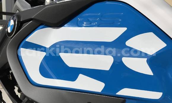 Nunua Ilio tumika BMW R1200GS Adventure Nyeupe Bike ndani ya Kampala nchini Uganda Nunua Ilio tumika BMW R1200GS Adventure Nyeupe Bike ndani ya Kampala nchini Uganda