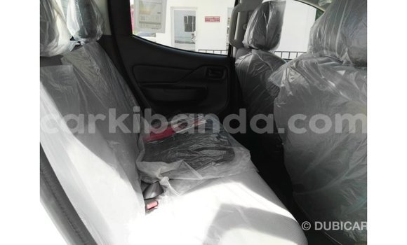 Acheter Import Voiture Mitsubishi L200 Blanc à Import - Dubai, Ouganda Acheter Import Voiture Mitsubishi L200 Blanc à Import - Dubai, Ouganda