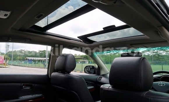 Gura Yakoze Toyota Harrier Black Imodoka i Kampala mu Uganda Gura Yakoze Toyota Harrier Black Imodoka i Kampala mu Uganda